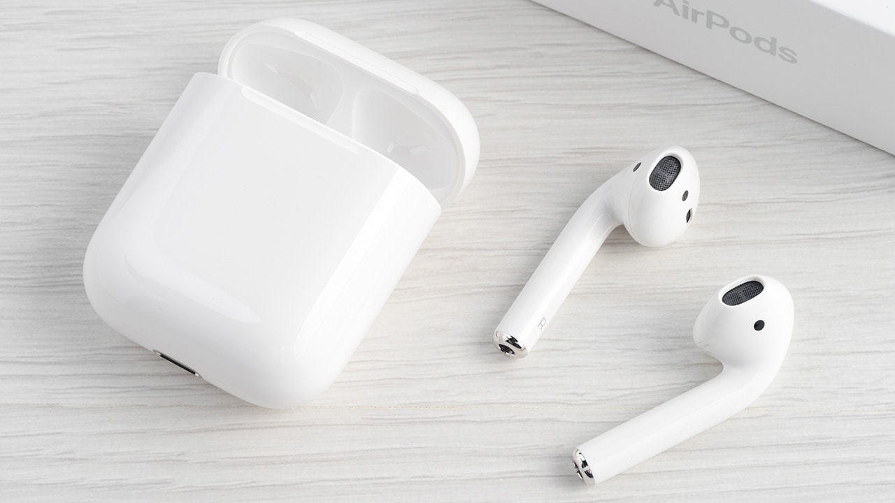 Image: AirPods on desk.
