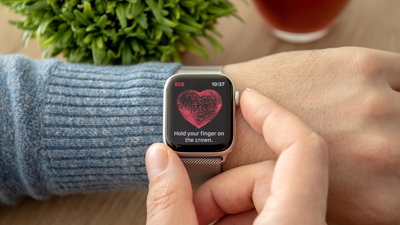 Image: Man checking heart rate on Apple Watch.