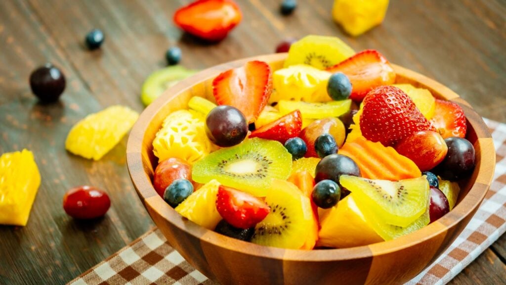 Image: Photograph a bowl of fruit or other colorful subject.